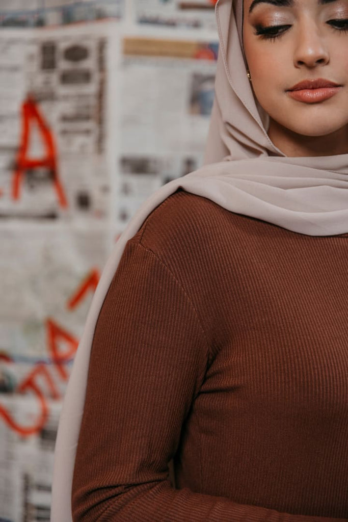 Afflatus Hijab - Hind Khoudary- Brown Ribbed Knit Maxi Dress Afflatus Hijab - Hind Khoudary- Brown Ribbed Knit Maxi Dress